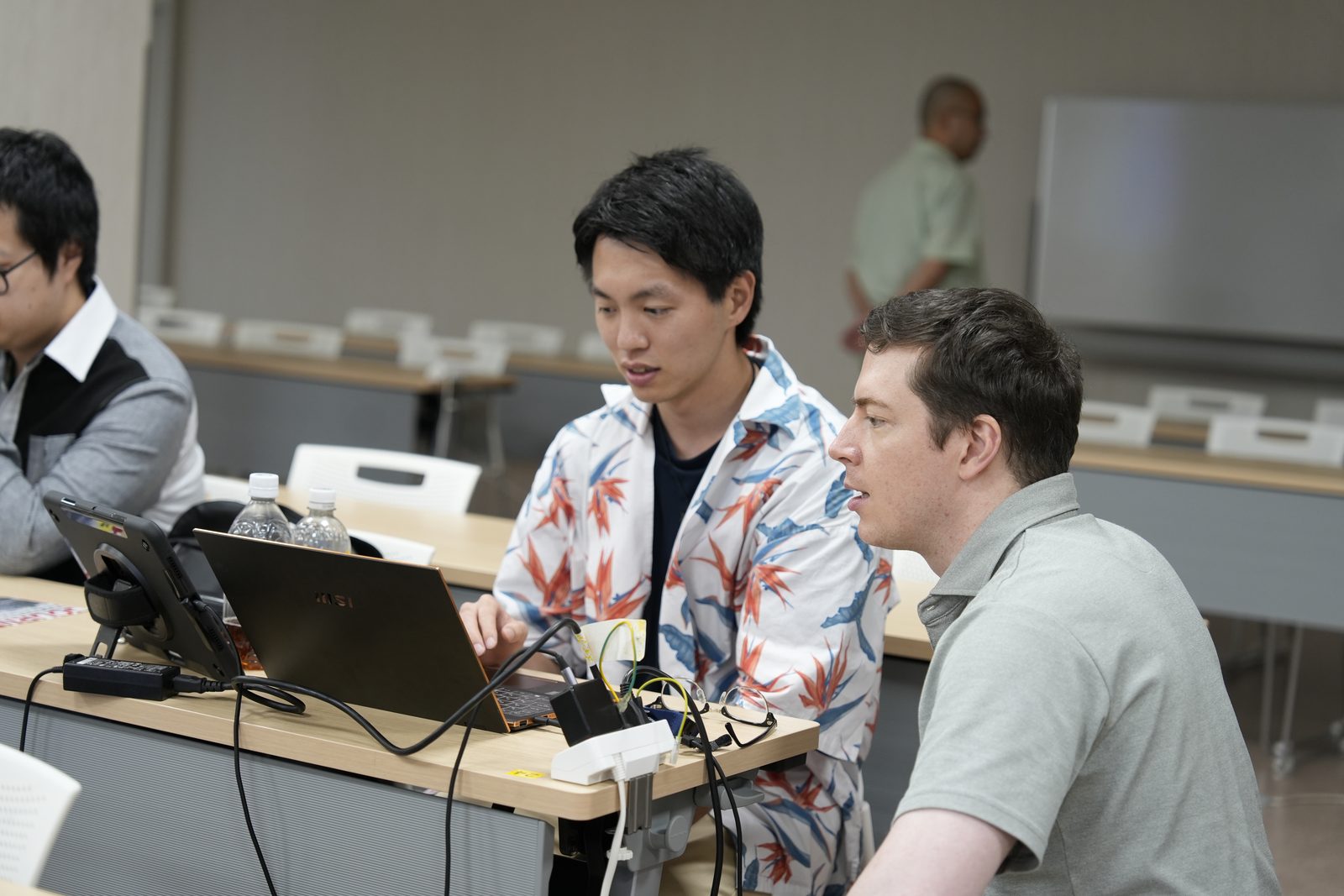 午後のセッションでサイトを作る参加者