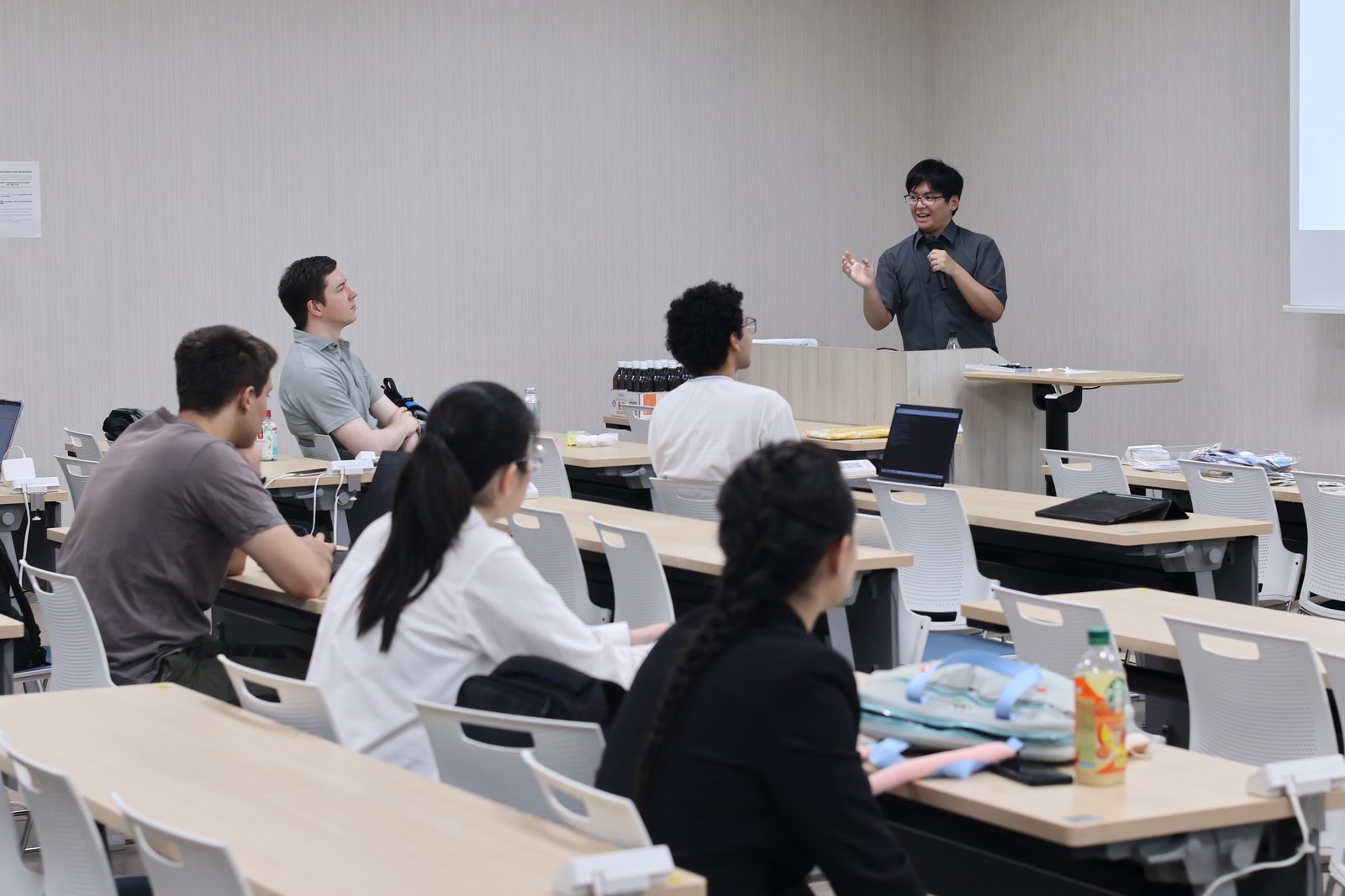 午前のセッションで登壇するHiroshi Satoさん